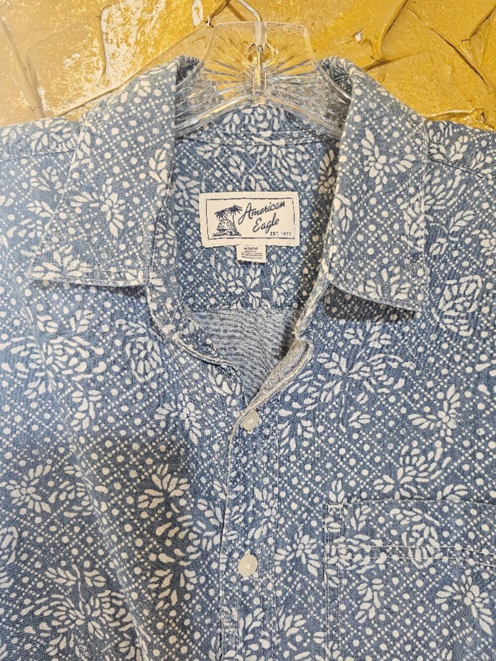 American Eagle Men's Short Sleeve Floral Button-Up Shirt Size Medium